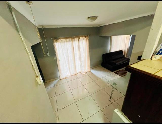 6 BEDROOM HOUSE FOR SALE IN GLENMORE